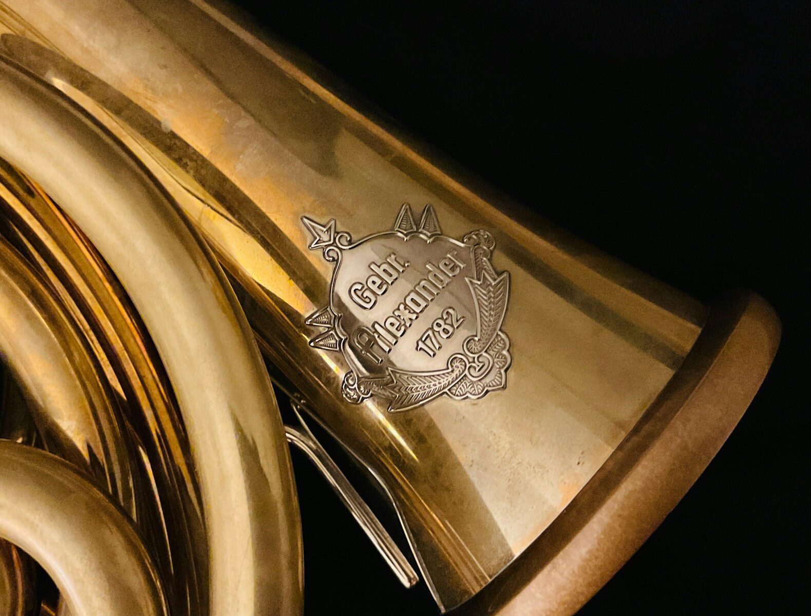 découvrez tout sur les trompettes : histoire, types, conseils d'achat et astuces pour bien débuter ou progresser avec cet instrument emblématique de la musique.