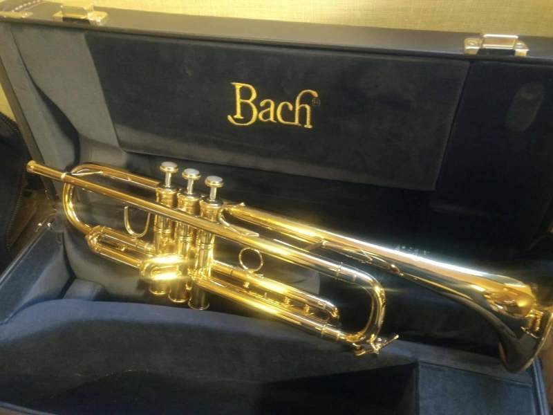 Trompette Bach TR300H2 dans son étui